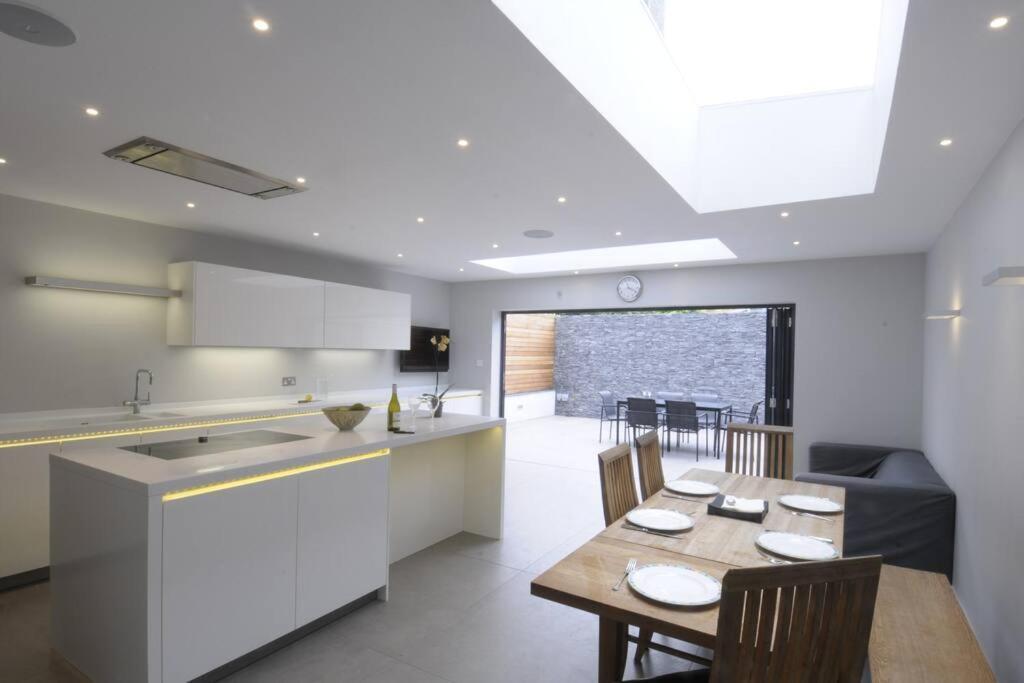 Four Bedroom Modern Victorian Wandsworth House London Exterior foto